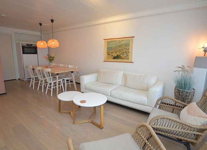 Apartments Anna - Sun in De Koog, Texel, offers a modern exterior with balcony and green surroundings on the Wadden Islands.