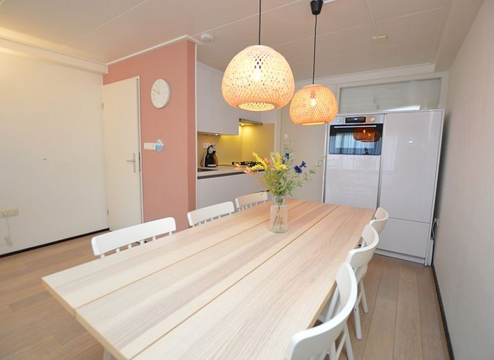 Apartments Anna - Sun in De Koog, Texel, offers a modern exterior with balcony and green surroundings on the Wadden Islands.