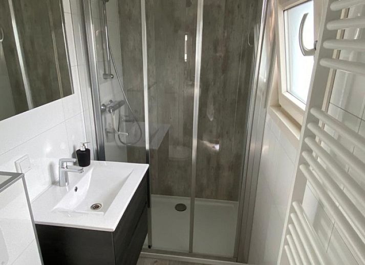 Vacation home Chalet Bregkoog 154 in De Koog, Texel, with spacious garden and terrace.