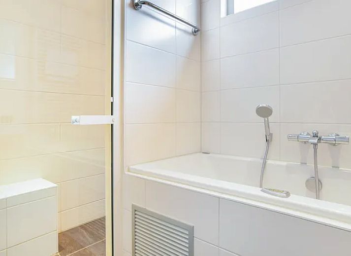 Guest house 010255 - Bungalow Texel - Beach Park Texel | 6-persoons villa | 6L1