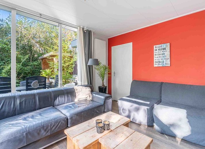 Bungalowpark De Nagtegaal in De Koog Texel, vacation home with spacious garden and terrace surrounded by greenery.