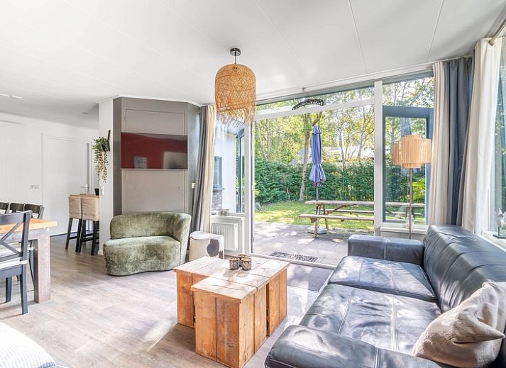 Vacation home Bungalow De Nagtegaal 21 in De Koog Texel, with sunny garden and terrace for relaxation.