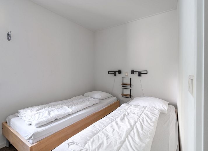 Vacation home Bungalow De Nagtegaal 21 in De Koog Texel, with sunny garden and terrace for relaxation.