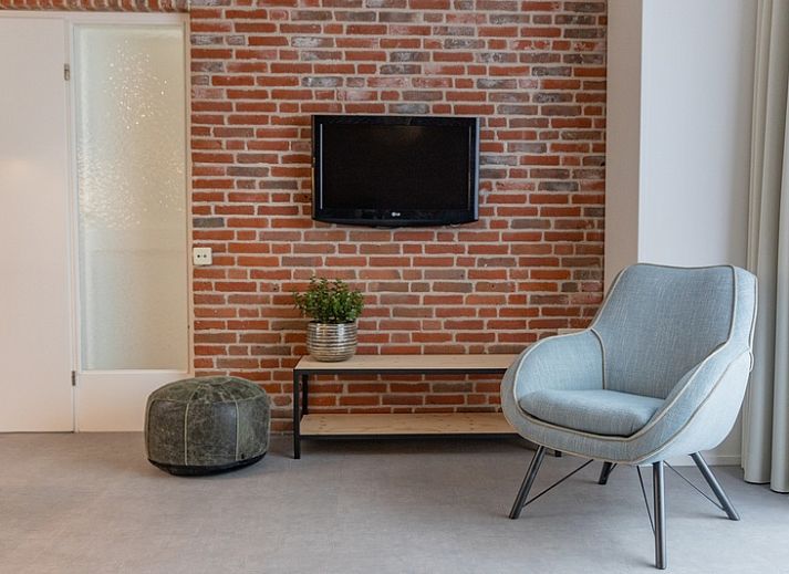 Gemuetliches Wohnzimmer im Apartment 4 bis 6 Personen, De Koog, Texel mit stilvollen Moebeln und natuerlichem Licht.