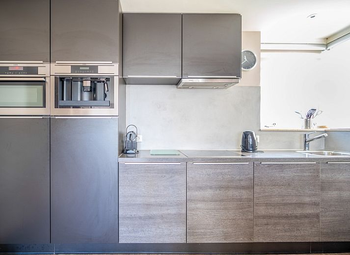 Bright living room of Apartment Juliana 034 Eilandzicht, De Koog, Texel with spacious seating area and access to the terrace.