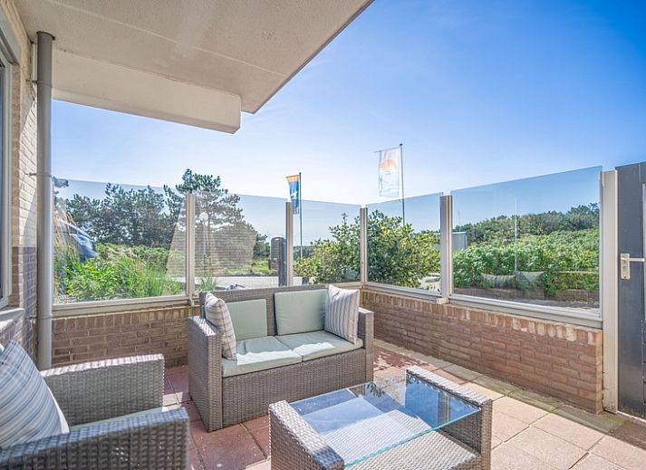 Modern kitchen and dining area in Apartment Juliana 034 Eilandzicht, De Koog, Texel for a relaxing stay.