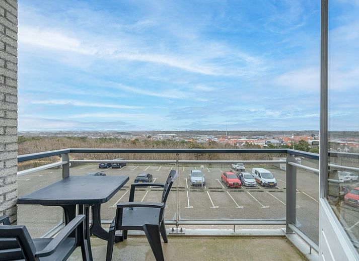 Helles Wohnzimmer mit bequemem Sofa im Appartement Juliana 174 Eilandzicht, De Koog, Texel.