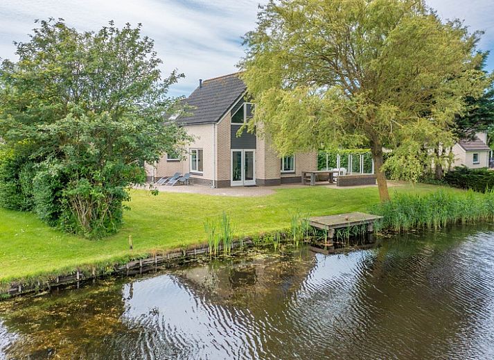 Vacation home Honeysuckle 47 in De Koog, Texel with beautiful waterfront garden for relaxation.