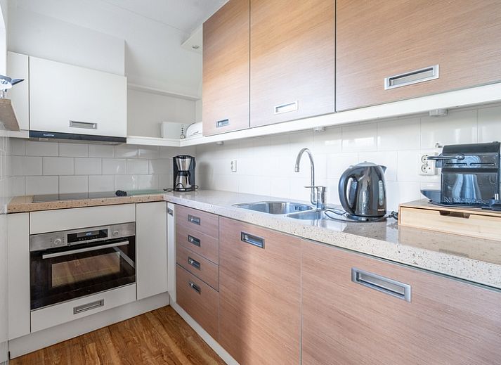 Cozy vacation home Honeysuckle 47 in De Koog, Texel with green surroundings and water feature.