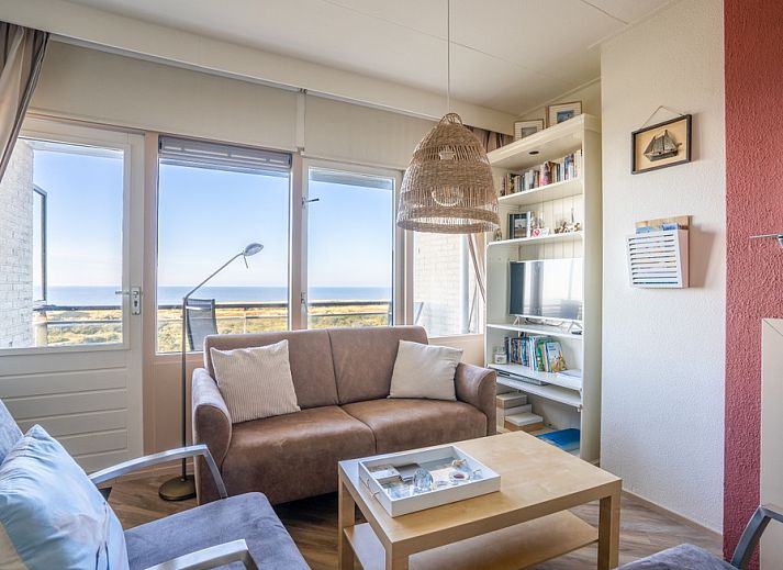 Gemuetliches Wohnzimmer im Appartement Juliana 158 Zeezicht, De Koog, Texel mit schoenem Meerblick.