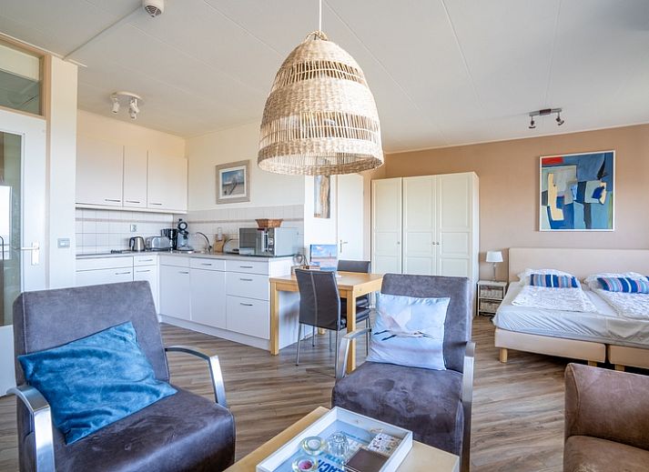 Gemuetliches Wohnzimmer im Appartement Juliana 158 Zeezicht, De Koog, Texel mit schoenem Meerblick.