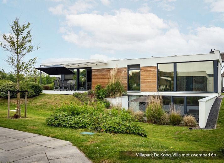 Terrace of the luxury family villa with pool in De Koog, Texel. Enjoy the view of the Wadden Islands.
