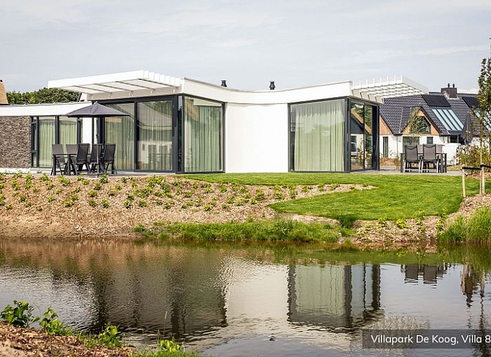 Luxury family villa 8p in De Koog, Texel with modern architecture and waterfront terrace.