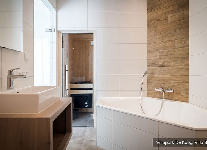 Vacation home Luxury family villa 8p in De Koog, Texel with beautiful view of pond.