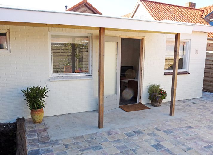 Charming terrace at Zomerhuisje Schoo in De Koog, Texel, vacation home on the Wadden Islands.