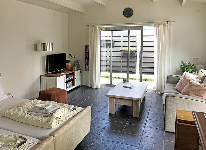 Charming terrace at Zomerhuisje Schoo in De Koog, Texel, vacation home on the Wadden Islands.