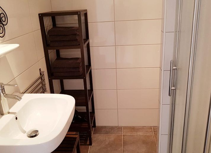 Stilvolles, modern eingerichtetes Wohnzimmer im Ferienhaus 2, De Koog, Texel.