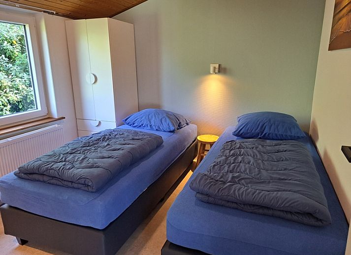 Vacation home Hoog Koog 10 in Bungalowpark Hoog Koog, De Koog, Texel with spacious outdoor area and seating.