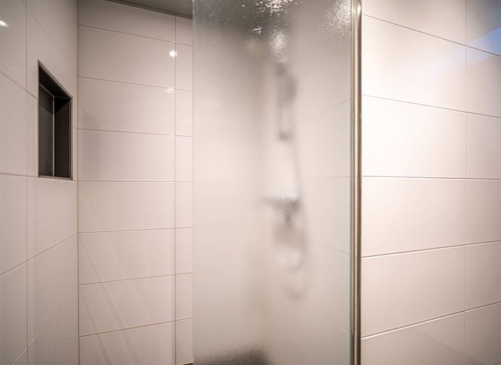 Offene Kueche und Essbereich im Apartment Juliana 132 Eilandzicht, De Koog, Texel mit moderner Einrichtung.