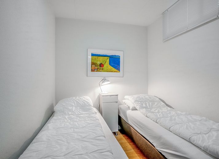 Heller Innenraum mit gemuetlicher Sitzecke im Appartement Juliana 052 Eiland en Zeezicht, De Koog, Texel.