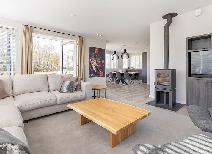 Villa 8 in De Koog, Texel, offers a spacious vacation home with sunny terrace and green garden, ideal for a relaxing stay on the Wadden Islands.