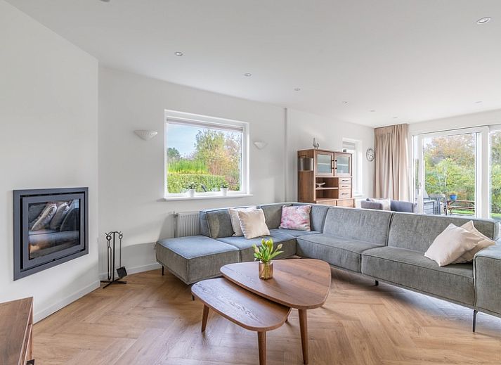 Stappeland 197 vacation home in De Koog, Texel with spacious outdoor space and green surroundings.