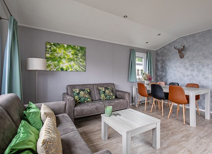 Chalet Bregkoog 12 in De Koog, Texel offers a modern exterior with ample parking in the Wadden Islands.