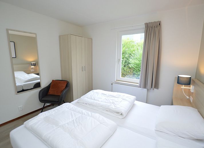 Gemuetliches Wohnzimmer im Ferienhaus Stappeland 169, De Koog Texel mit bequemen Sofas.