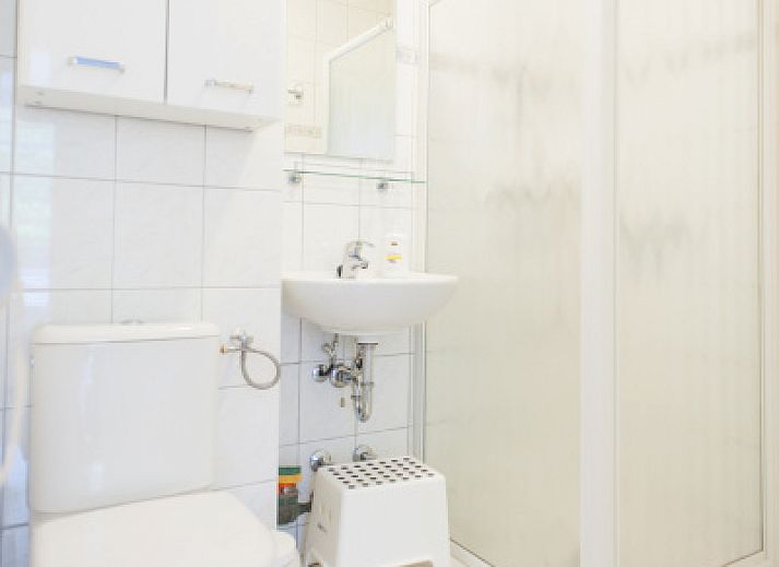 't Kerckeland - Apartment Kerckeland 92, De Koog, Texel: Modern living room with open kitchen and dining area.