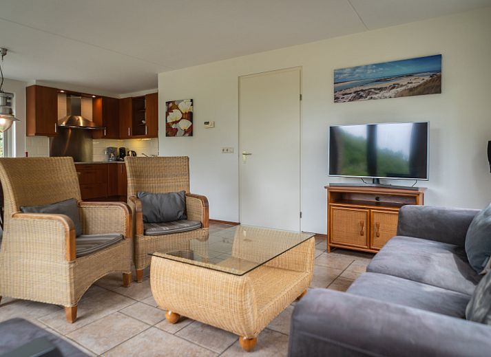Villa 304 in De Koog, Texel with sunny terrace and green garden, perfect vacation home on the Wadden Islands.