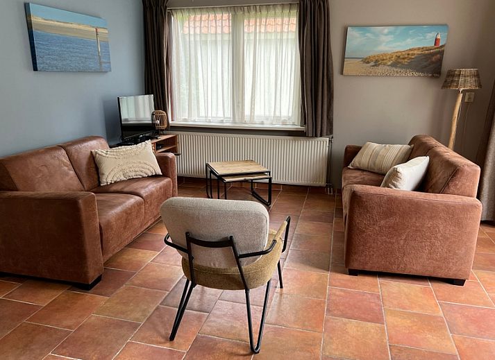 Landgoed Springtij - Koetshuis 3, vacation home in De Koog, Texel with charming facade and green surroundings.