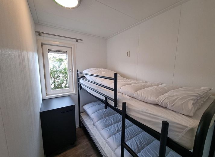 Exterior of Chaletpark Bregkoog - Chalet 240 De Texelse Berg in De Koog, Texel, with spacious driveway and modern look.