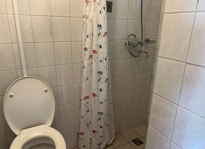 Cozy indoor area of Landgoed Springtij - Koetshuis 2, vacation home in De Koog, Texel with comfortable seating area and modern amenities.