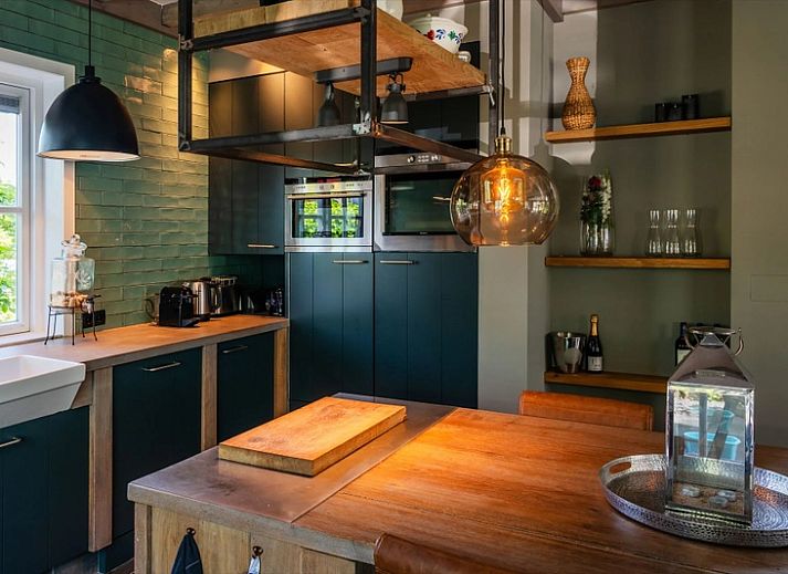 Luchtfoto van Residence Rustiek in De Koog, Texel omgeven door natuur.