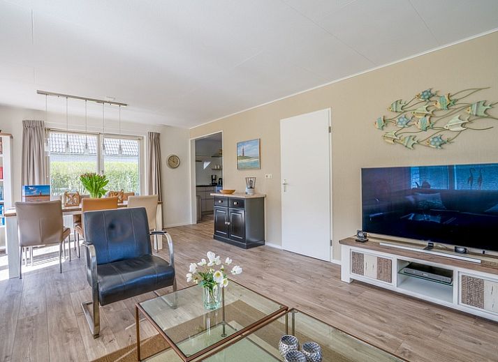 Das Ferienhaus Kamperfoelie 91 mit Sauna in De Koog, Texel, bietet einen grossen Garten und eine Terrasse zur Entspannung auf den Watteninseln.