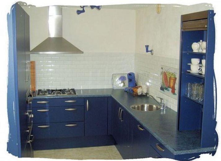 Ferienhaus in De Koog, Texel mit moderner Fassade und groem Garten, ideal fr einen entspannten Aufenthalt auf den Watteninseln.