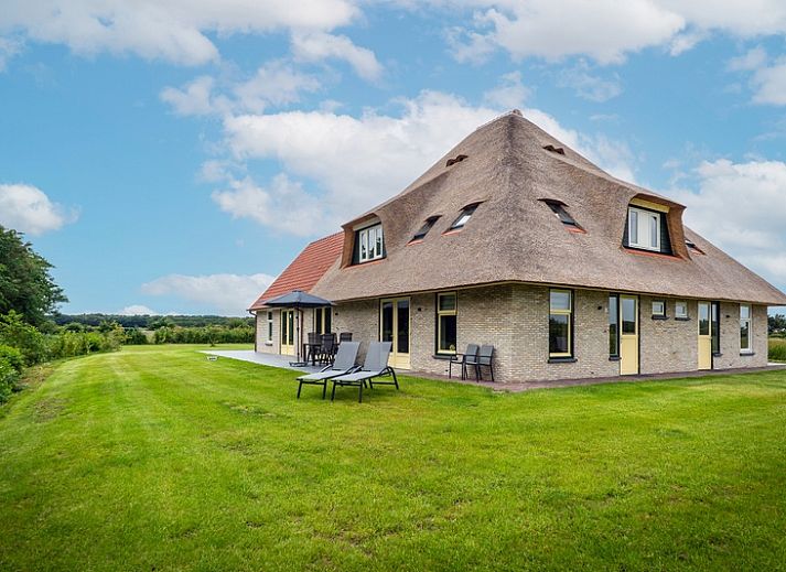 Vakantiehuis in De Koog op Texel met rieten dak en ruime tuin, Waddeneilanden.