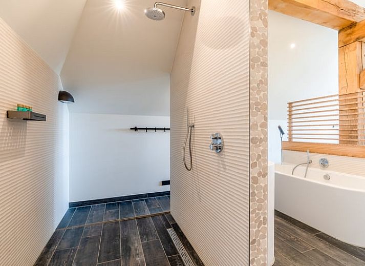 Modern living room with high ceilings in Holiday home in De Koog Texel, perfect for a luxurious stay on the Wadden Islands.