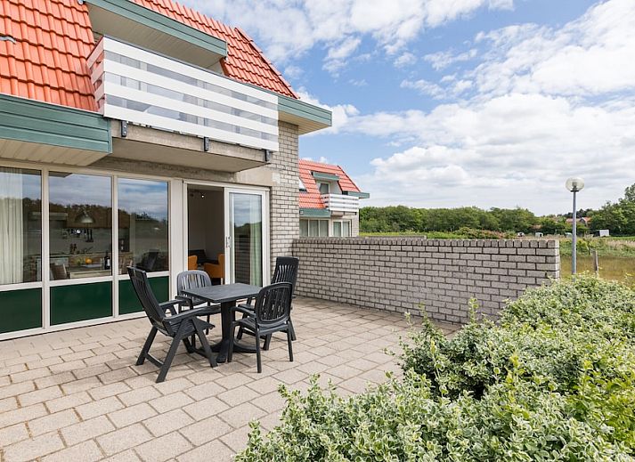 Interior space of B Apartment Comfort 4 in De Koog, Texel overlooking the terrace and nature of the Wadden Islands.