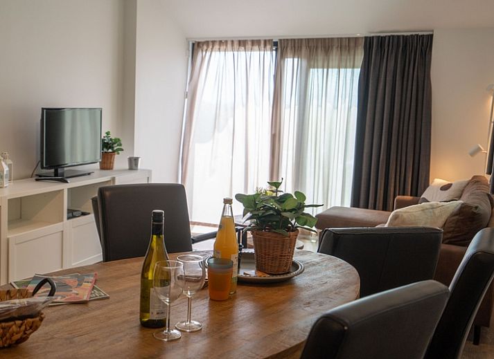 Modern bathroom with walk-in shower in Bungalow 2, vacation home in De Koog, Texel, Wadden Islands.