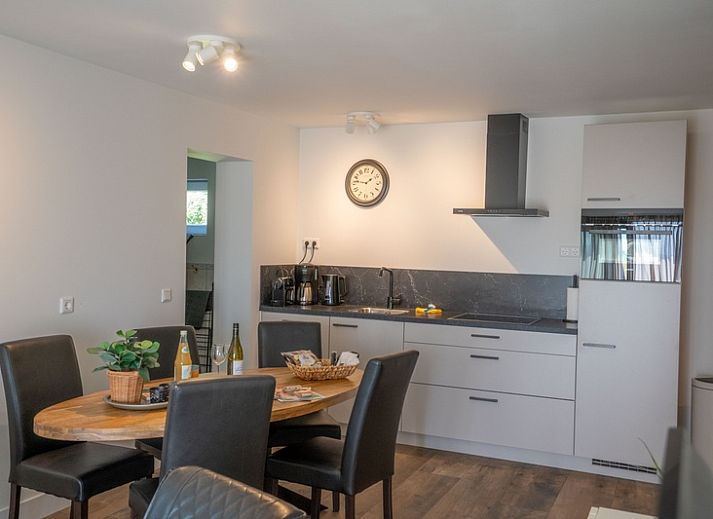 Modern bathroom with walk-in shower in Bungalow 2, vacation home in De Koog, Texel, Wadden Islands.