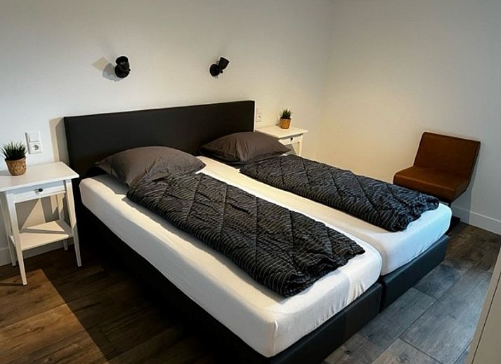 Sunny terrace of Bungalow 2 in De Koog, Texel, ideal for relaxing in nature.