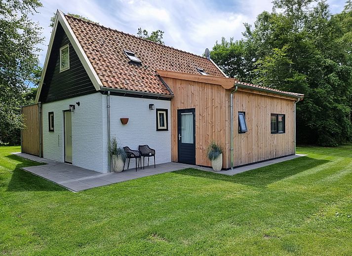 't Stulpje vakantiehuis in De Koog Texel met ruim terras en groene tuin.