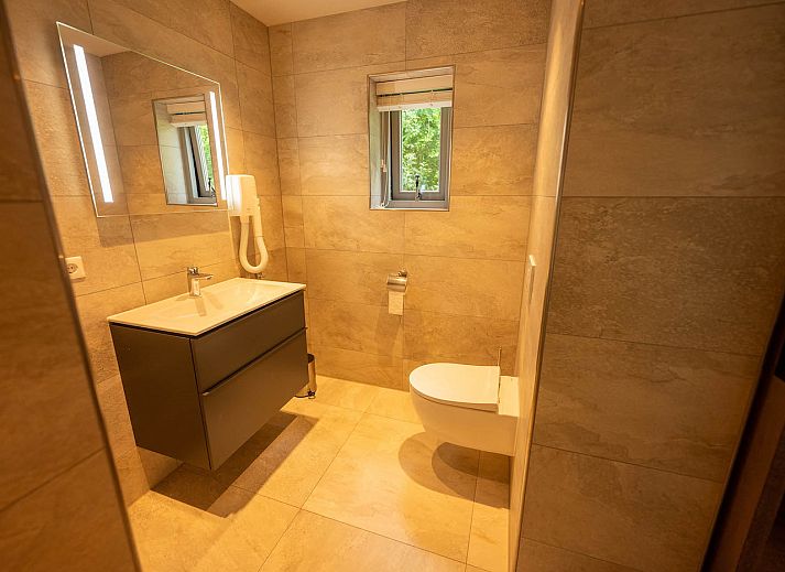 Rustiek vakantiehuis 't Stulpje in De Koog Texel met houten accenten.