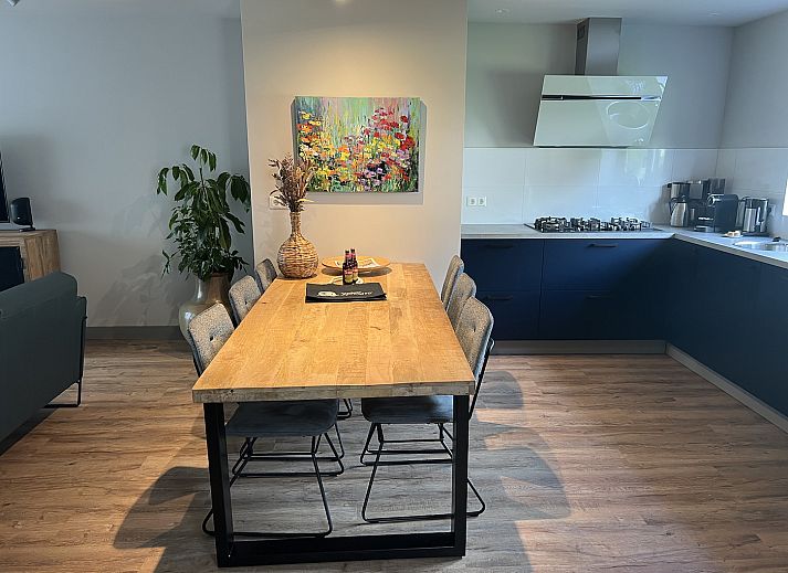 Rustiek vakantiehuis 't Stulpje in De Koog Texel met houten accenten.