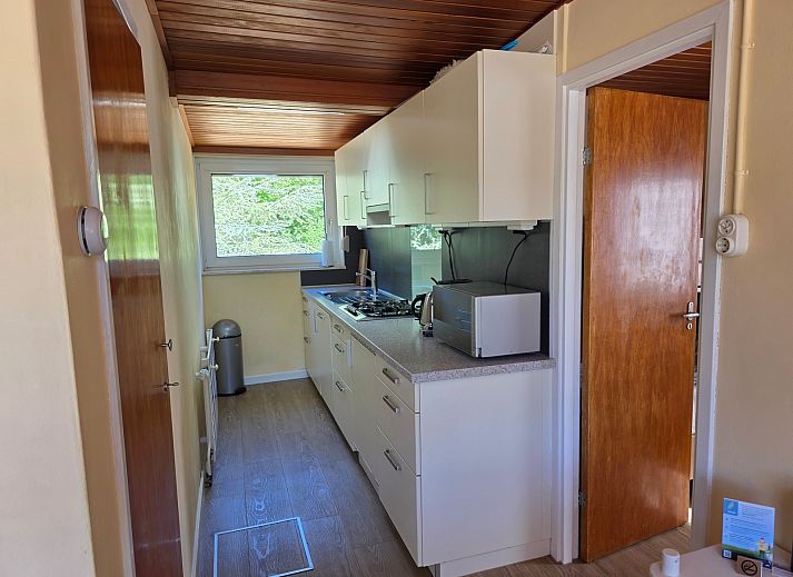 Bungalowpark De Nagtegaal - Bungalow 47 in De Koog, Texel mit sonniger Terrasse und gruener Umgebung.