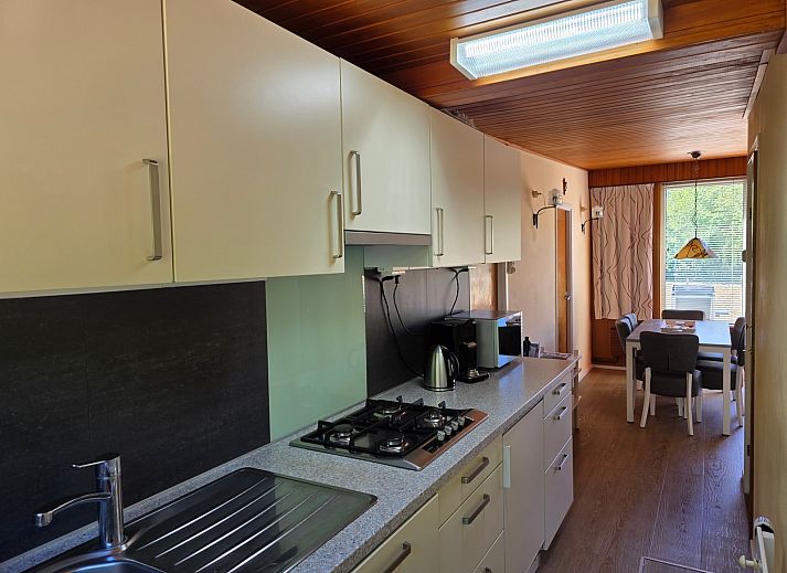 Bungalowpark De Nagtegaal - Bungalow 47 in De Koog, Texel mit sonniger Terrasse und gruener Umgebung.