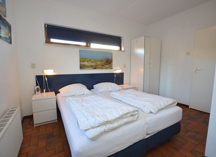 Helle Sitzecke im Ferienhaus Orchismient 18 small, De Koog Texel mit Blick auf den Garten.