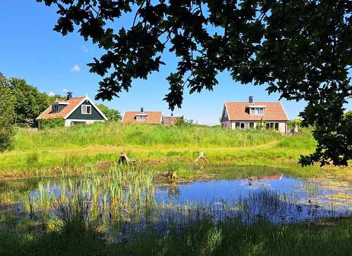 Duinrand Holiday Villas Type 1 in De Koog Texel with green garden and terrace.