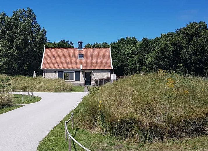 Duinrand Holiday Villas Type 1 in De Koog Texel with green garden and terrace.